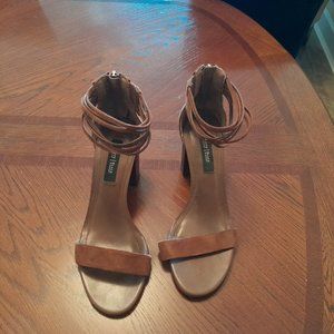 White House Black Matket like new Strappy Heels Sandles Pumps